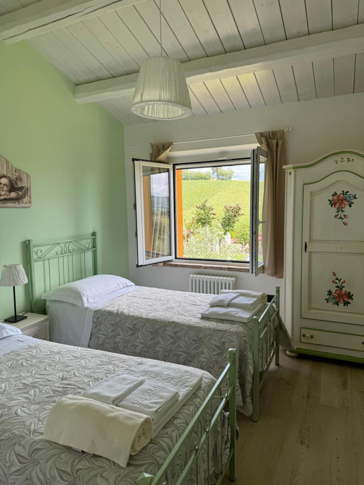 Montenovo Country House Ostra Vetere Room photo